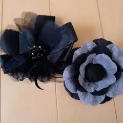 花形ブローチ 黒とグレー　2つセット
