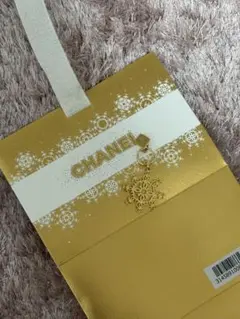 シャネル　クリスマスギフトボックス　チャーム付き