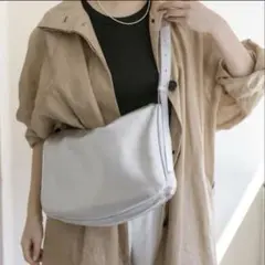 イアパピヨネ スワローマチショルダーバッグ シルバー
