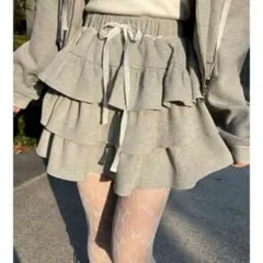 フリル付きグレーミニスカート