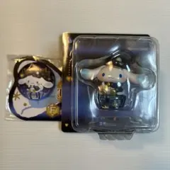 Happyくじ　サンリオ　シナモロール　フィギュアとキラキラ缶バッジの2点