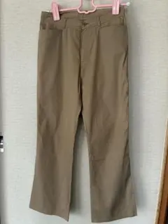 ユニクロ　ベージュ　パンツ　夏