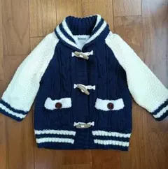 ケーブル編みアウター ネイビーとアイボリー