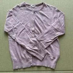 薄いピンク カーディガン パールボタン