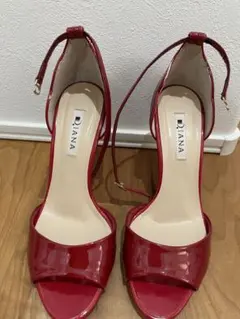 Diana 赤 エナメル オープントゥ サンダル