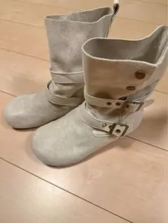 スエード ライトグレー ショートブーツ