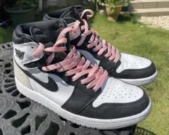 エアジョーダン 1 オージーホワイト ブラック グレー ブリーチドコラール