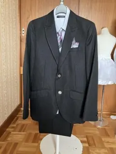 フォーマルスーツ 黒とグレー ストライプ165cm
