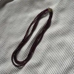 赤いビーズネックレス