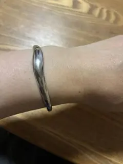 シルバーカラー チェーン付きバングルのサムネイル