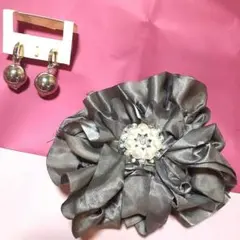 コサージュ　フォーマル　セレモニー　シルバーカラーのイヤリング　　セット