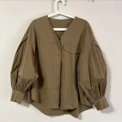 【最終値下げ】ZURI WHOO-AA カーキ バルーンスリーブ シャツ