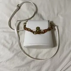 ホワイト ショルダーバッグ べっ甲風チェーンのサムネイル