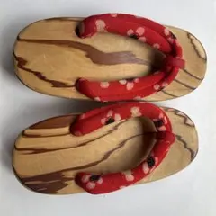 赤い花柄鼻緒の木製草履　こども15cm