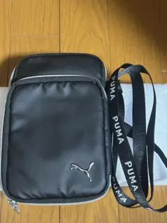 PUMA ショルダーバッグ ブラック ロゴストラップ