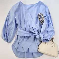 美品 カデュネ 裾フレアブラウス ブルー 洗える ペプラムシルエット