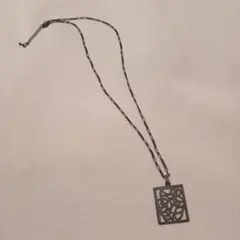 花模様 四角形ペンダントネックレス