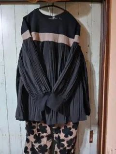 新品・タグ付　現行品　厚地カットソー×厚地布帛　黒×べージュ　プロフで全品見てね