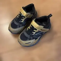 Madfoot 黒金 スニーカー