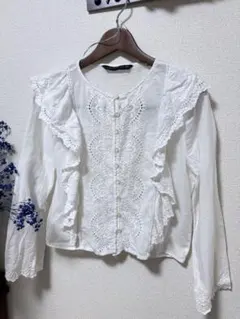 ZARA WOMAN フリル付きホワイトシャツ EU34のサムネイル