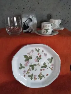 ウェッジウッド　カップソーサー 、プレート、スワロフスキータンブラー2個　計５点