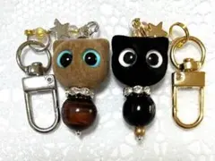 2個セット　黒と茶色の猫デザインのパワーストーンキーホルダー