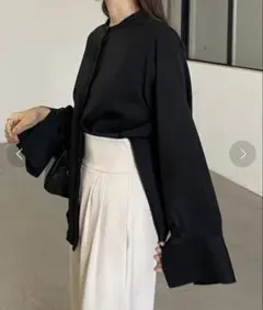 Louere ルエレ バンドカラー比翼シャツ ブラックのサムネイル