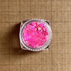 【まとめ割対象♡】ネイルパーツ　ホログラム　キラキラ　ハート　ビビットピンク