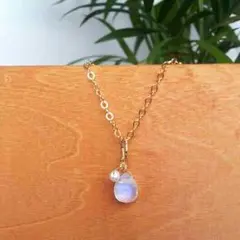 14kgf レインボームーンストーンの一粒雫チャーム