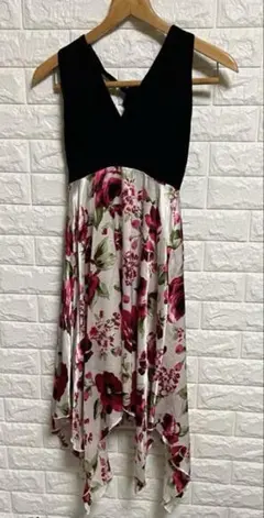 ホルターネック花柄ワンピース　サイズM