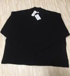 新品未使用　サイドスリットVネックニットセーター
