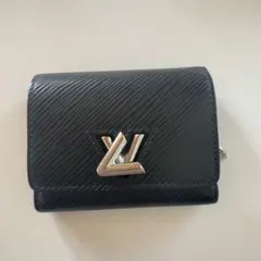 LOUIS VUITTON ブラック三つ折り財布　エピ　イニシャル有
