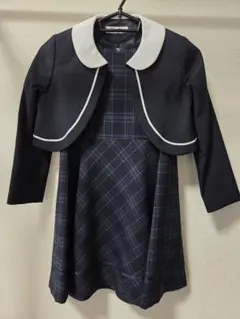 フォーマルツーピースとブラウスとスカート