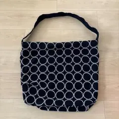 大きなポケットのショルダーバッグ　ミナペルホネン　mina perhonen mina perhonen tambourine ショルダーバッグ - ミナペルホネン