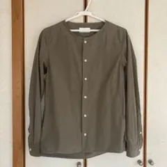Lui's ルイス ノーカラー　シャツ　カーキ　ブラウスのサムネイル