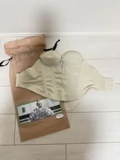 BRIDAL Beauteブライダルインナー バックレスビスチェ　B65