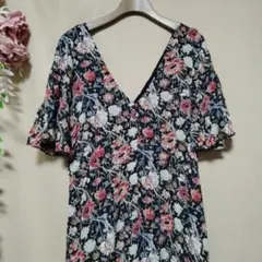 ZARA　trf ロングワンピース Vネック ゴールドライン　フラワープリント
