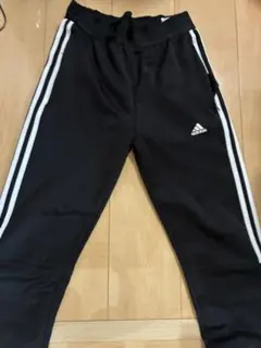 adidas 黒 ストライプ ジャージパンツ