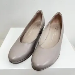 【良品】ecco エコー レザーパンプス チャンキーヒール グレージュ 38のサムネイル