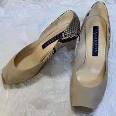 パイソン柄ヒールパンプス