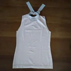 美品✨【ナチュラルビューティーベーシック】ホルターネックタンクトップ(M)のサムネイル