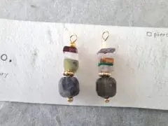 天然石ピアス☆アイオライト　スクエア型カラフル　イヤリング　ハンドメイド