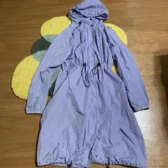 薄紫のロング丈レインコート