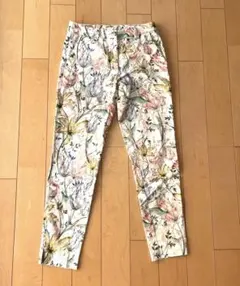 H&M☆フラワーデザインパンツ！36サイズ！美品☆春夏 リラックスパンツのサムネイル