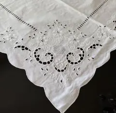 ヴィンテージホワイト ハンド刺繍 テーブルクロスのサムネイル