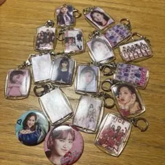 TWICE キーホルダーセット 缶バッジ付き