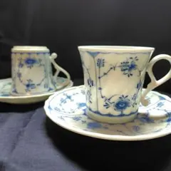 青い花柄のカップとソーサー 2客セット