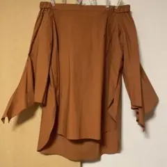 BARNEYS NEWYORK オフショルダーブラウスのサムネイル