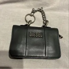 DIESEL ミニクロスボディバッグ エナメル ブラック メタルチェーン 