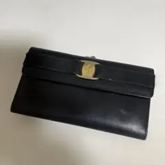 とみー ⭐️サルヴァトーレフェラガモ　長財布　札入れ　ヴァラ　ブラック Salvatore Ferragamo ヴァラ 長財布 ブラック - メルカリ